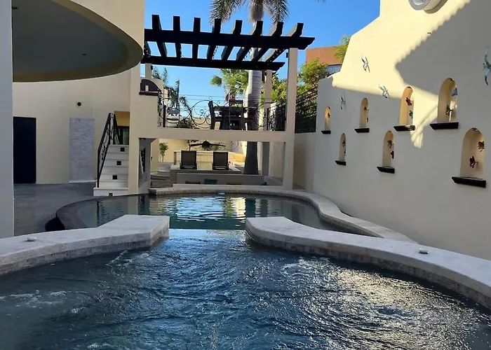 Grand Famlee - Multi-family Sleeps 16 Cabo San Lucas