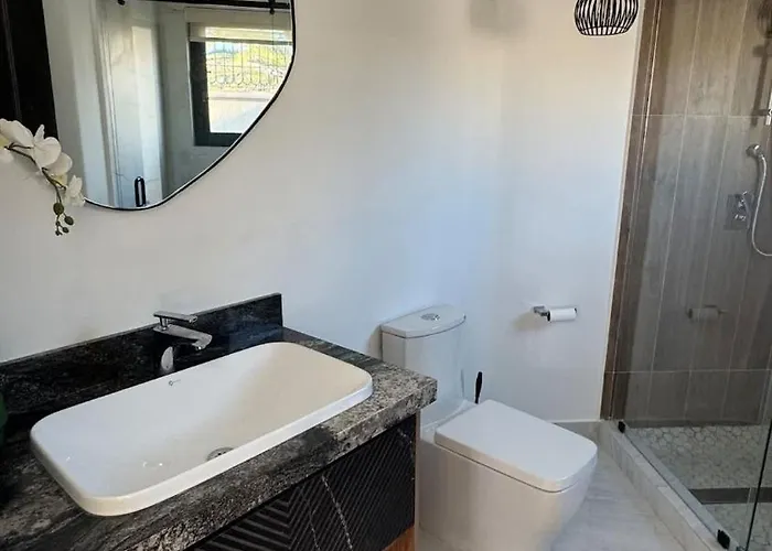 Grand Famlee - Multi-family Sleeps 16 Holiday home *